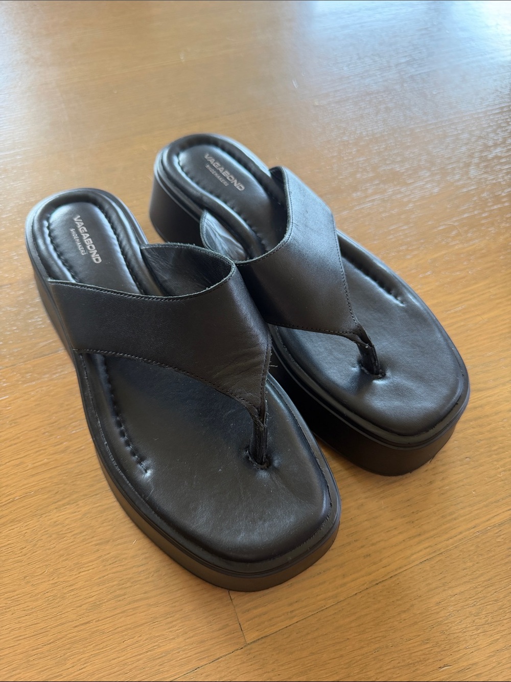 Vagabond Black Leather Platform Thong Sandals